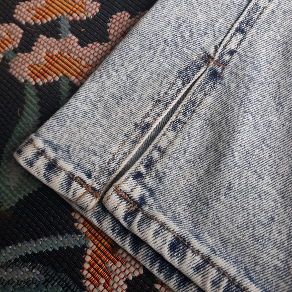 Acid Wash Wide-leg Jeans - Picture 5 of 6